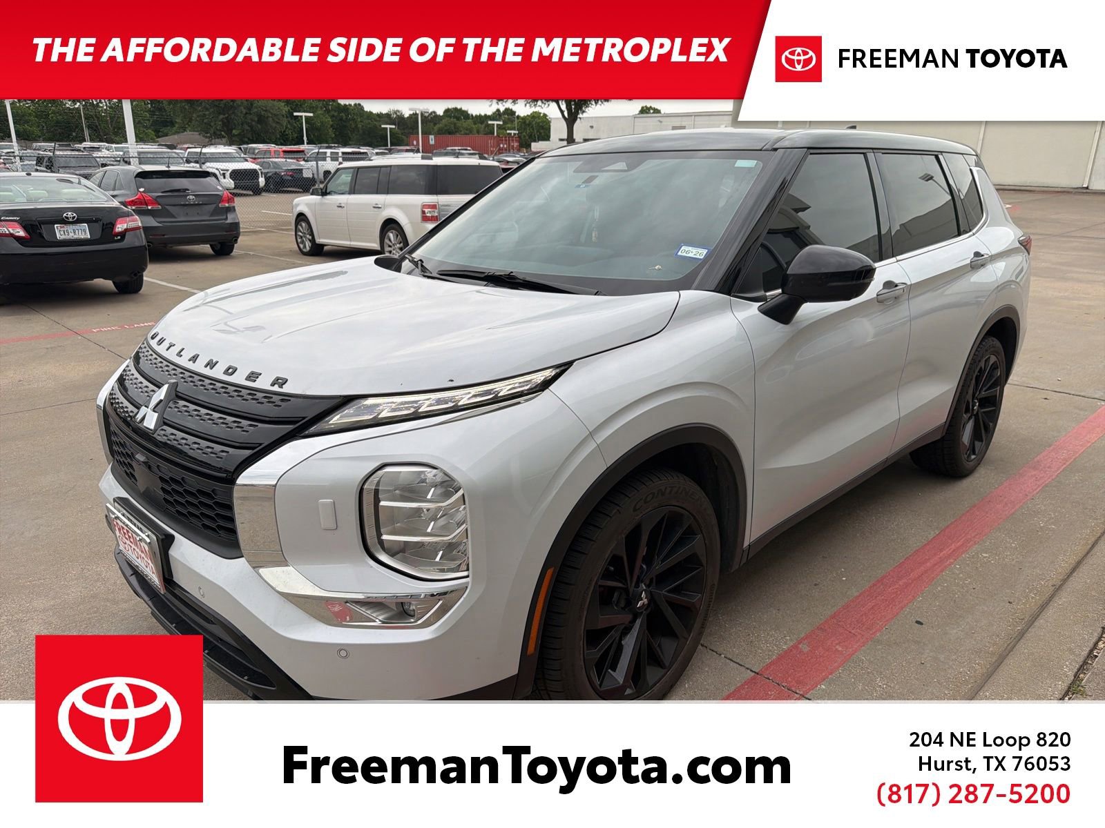 2023 Mitsubishi Outlander's photo