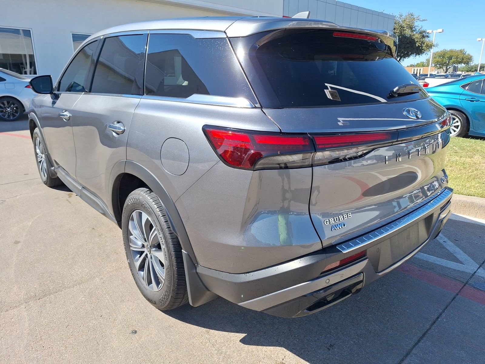 2025 Infiniti QX60 Pure photo 3