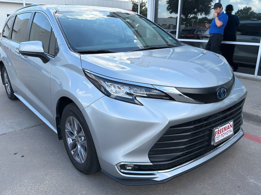 Used 2022 Toyota Sienna 8 Passenger Van Passenger Van