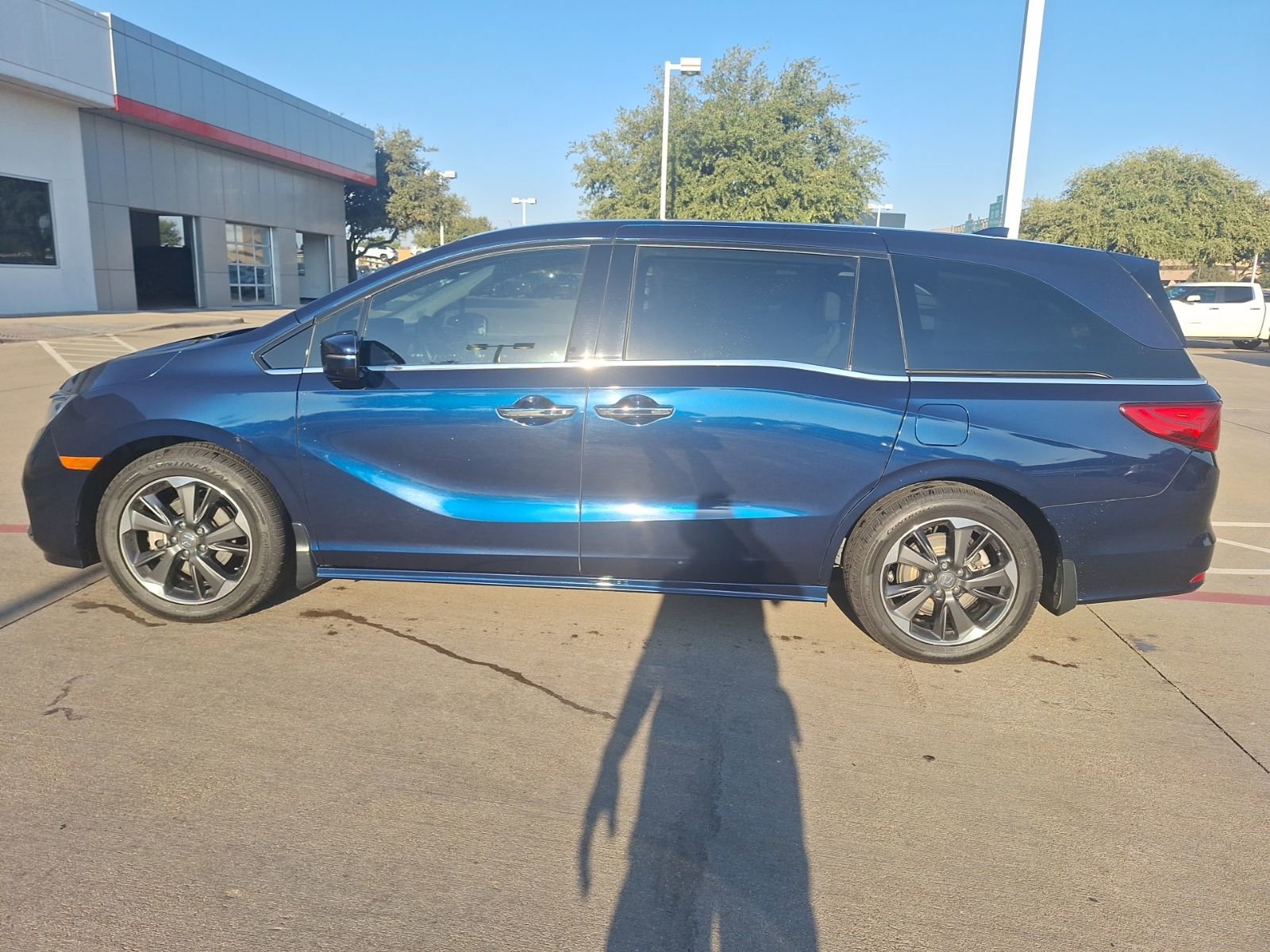 2022 Honda Odyssey Elite photo 2