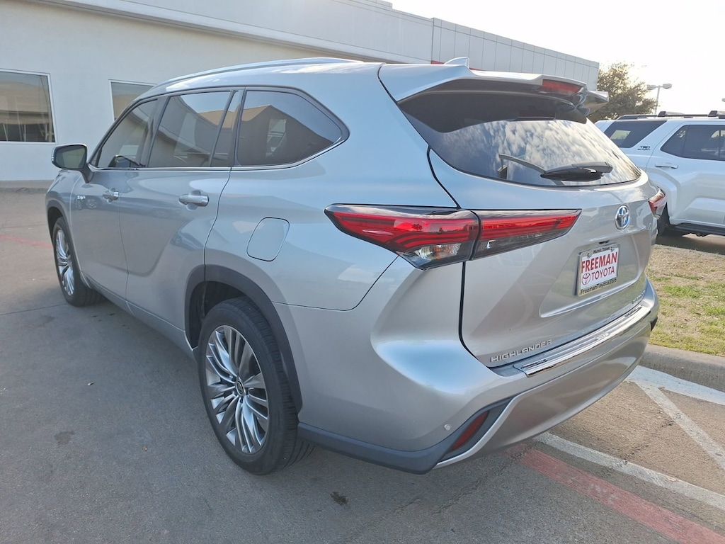 Used 2021 Toyota Highlander Hybrid Platinum SUV