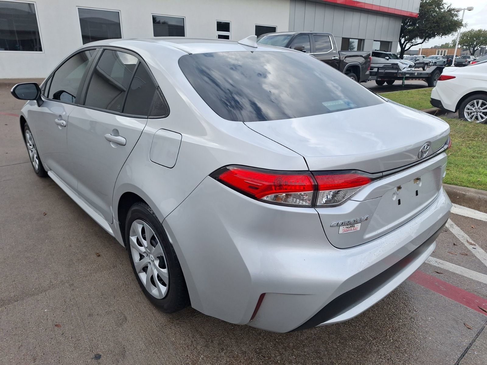 2020 Toyota Corolla LE photo 3