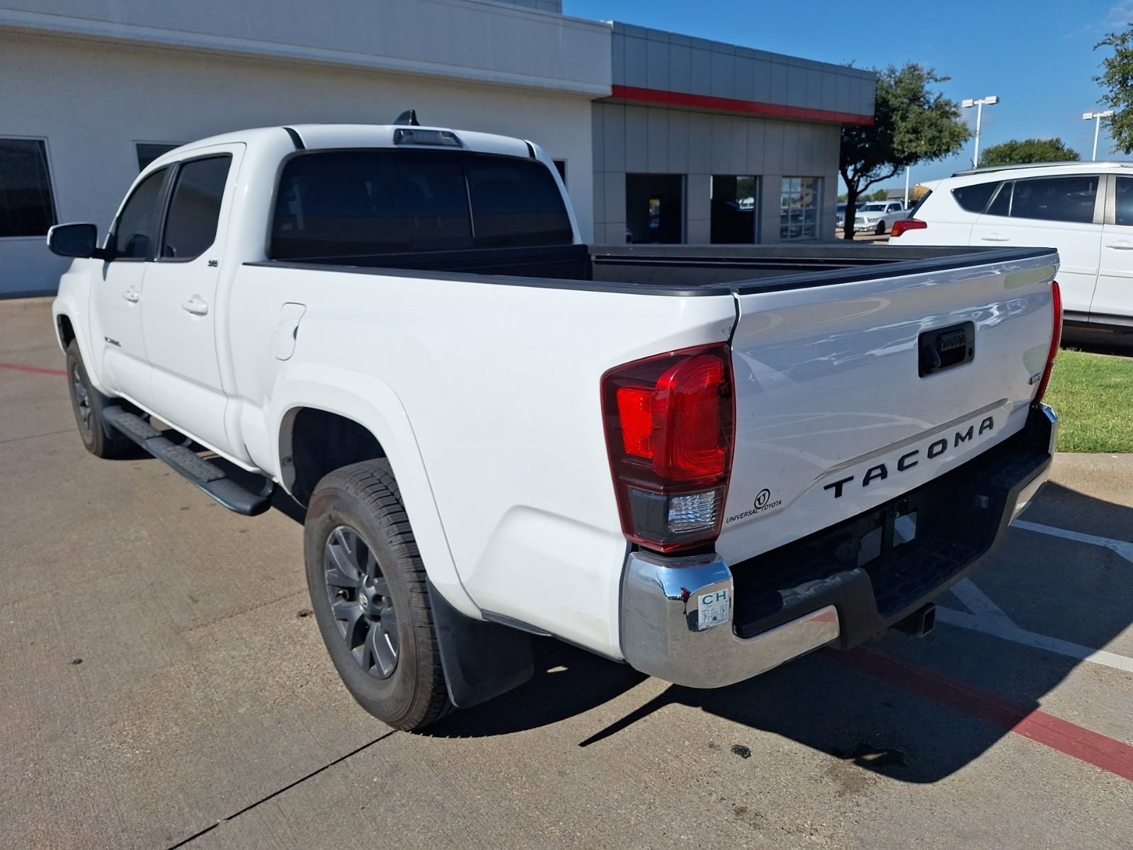 2020 Toyota Tacoma SR5 photo 2