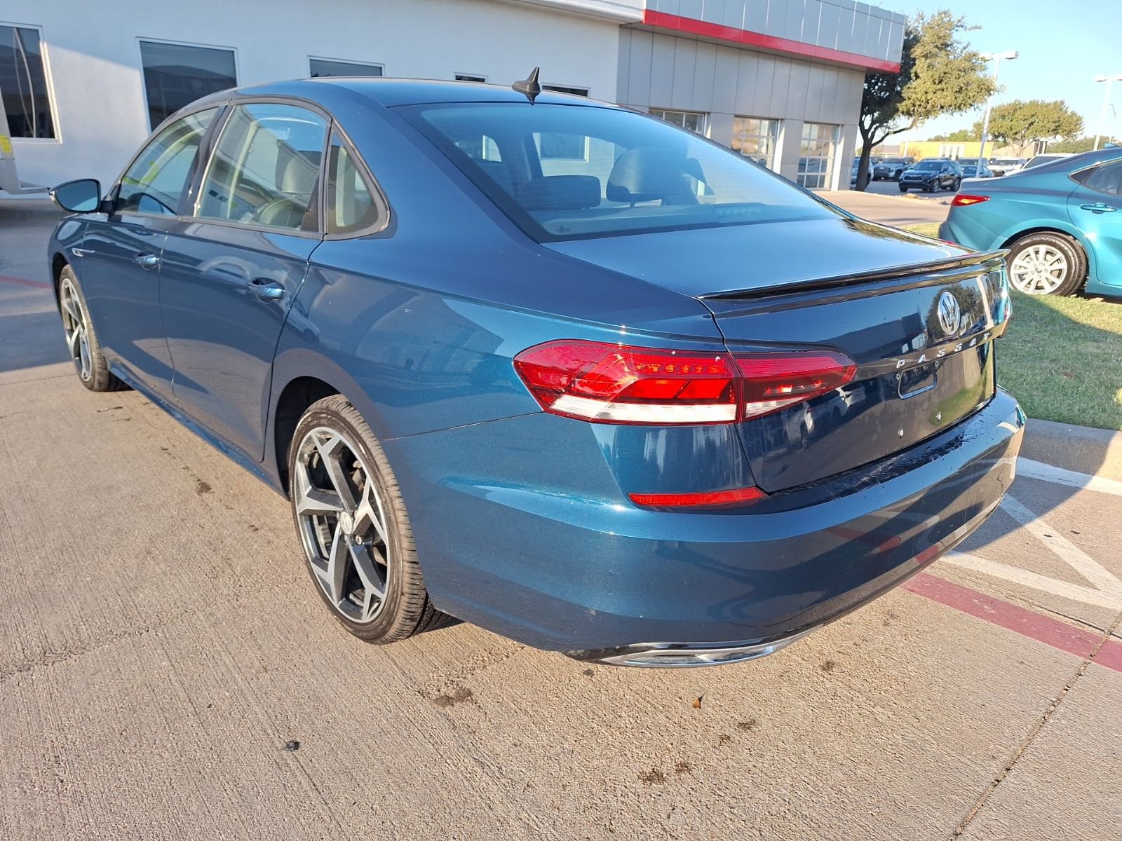 2020 Volkswagen Passat 2.0T R-Line photo 2