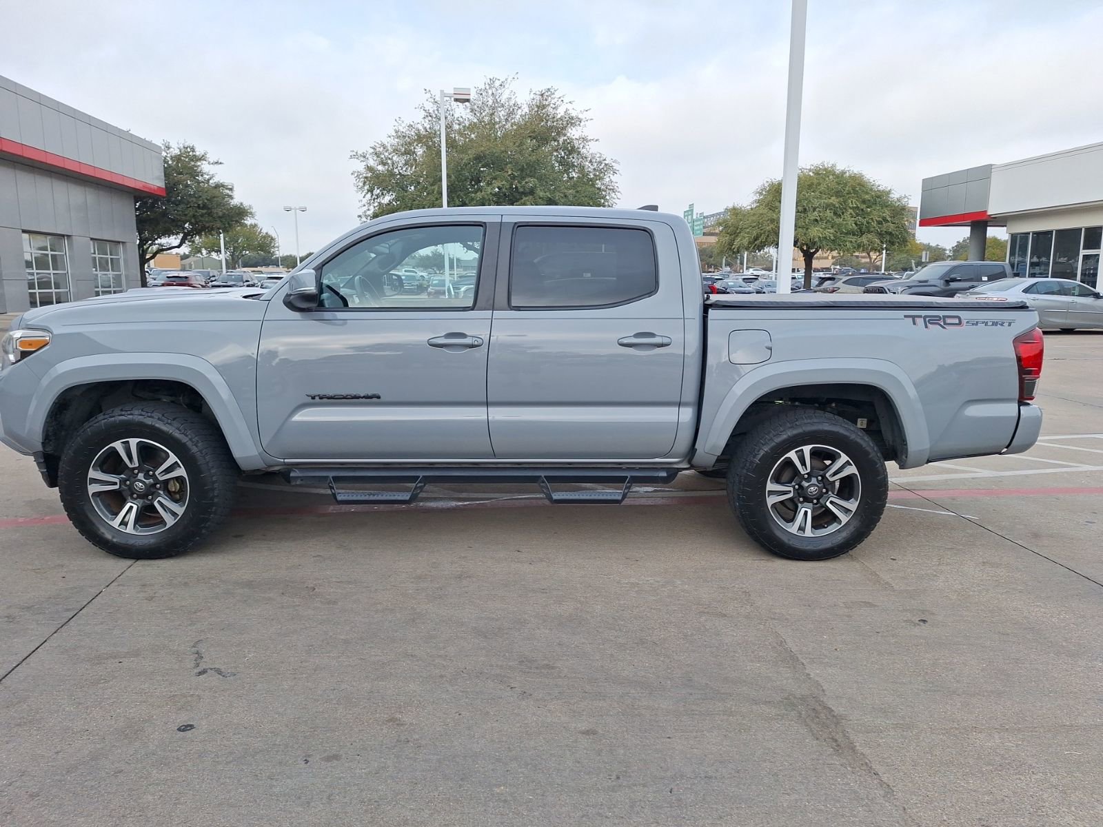 2019 Toyota Tacoma V6 photo 2