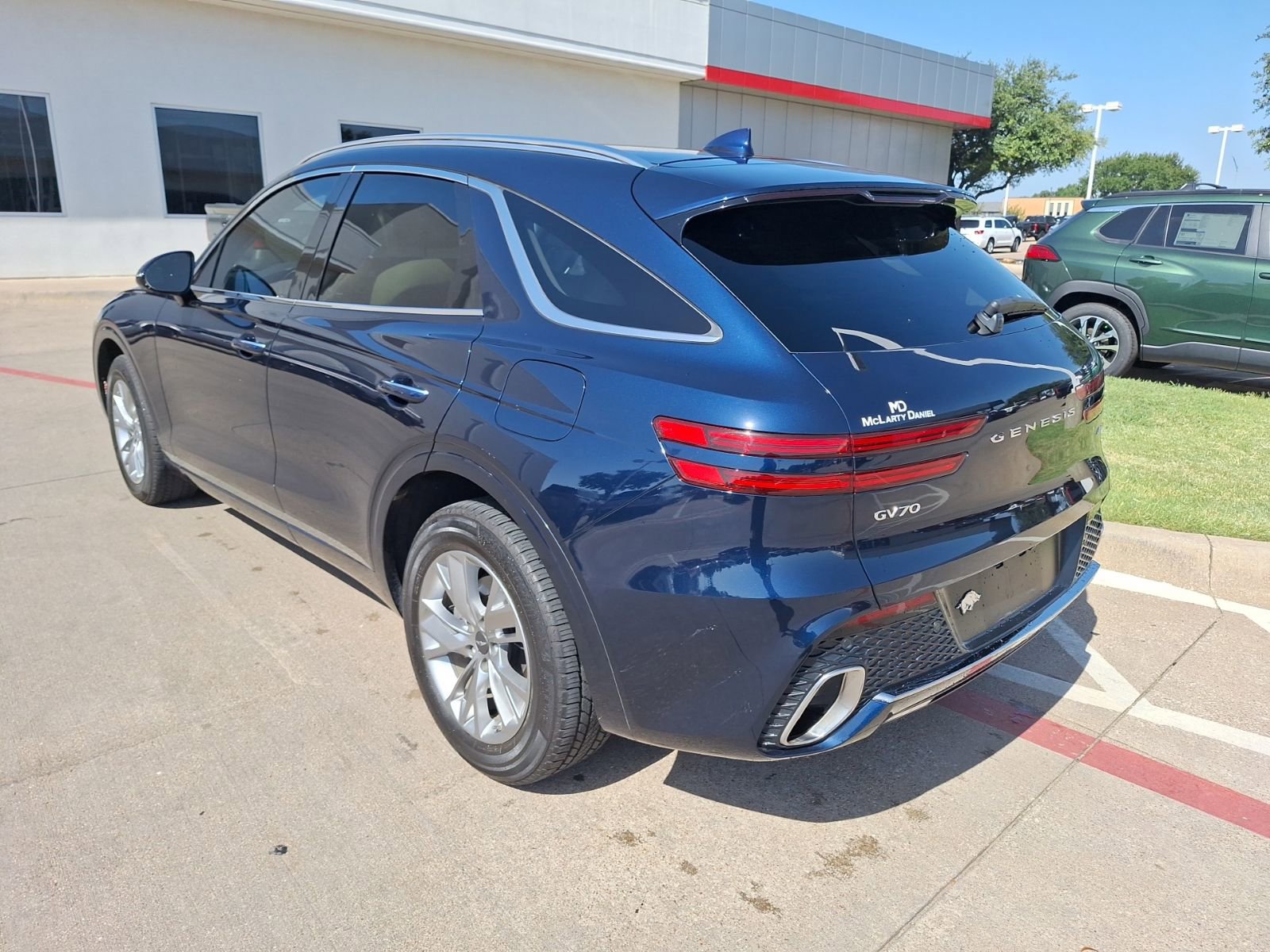 2023 Genesis GV70 2.5T photo 3