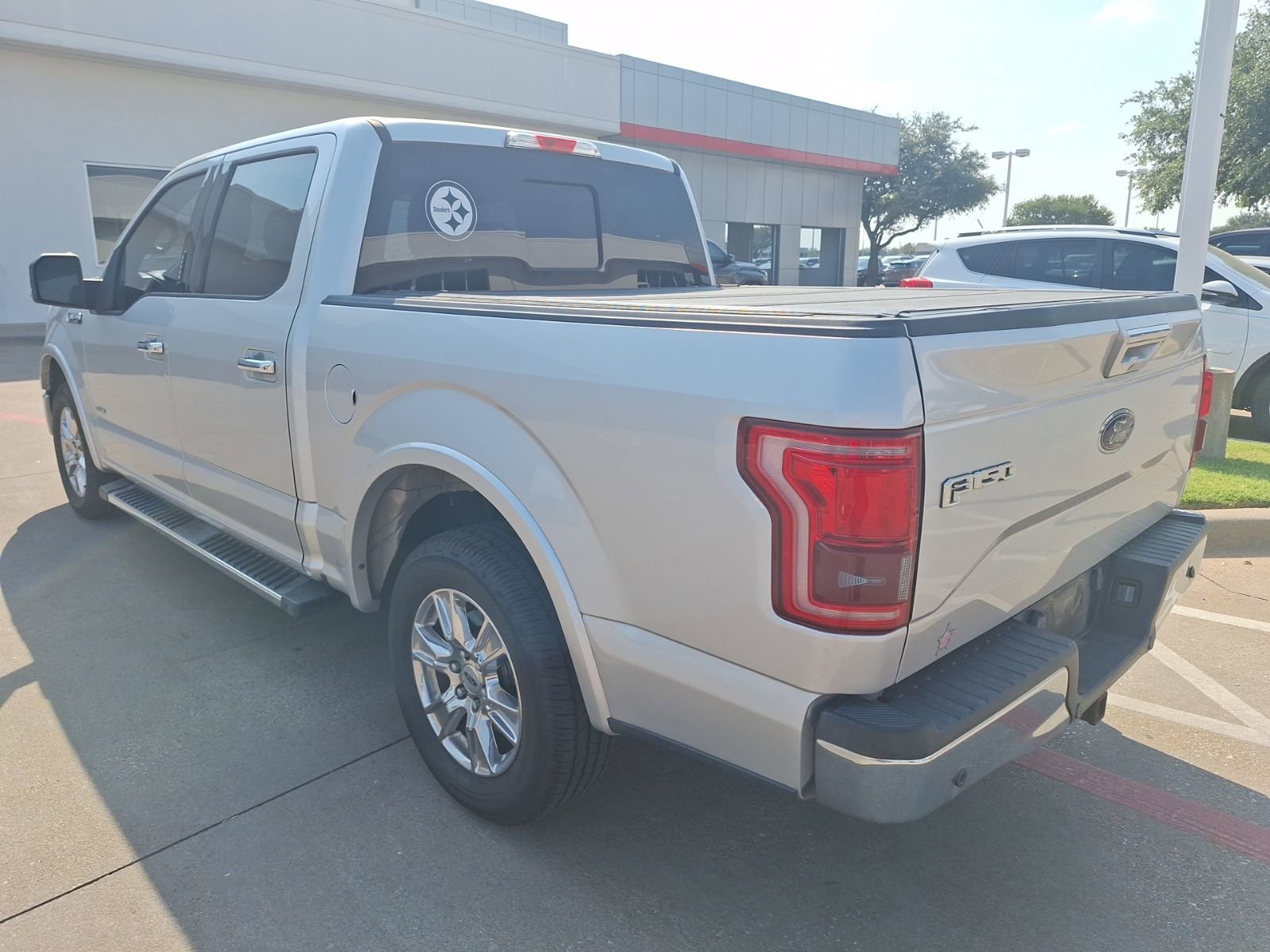 2016 Ford F-150 Lariat photo 2