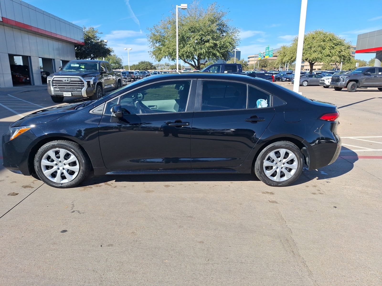 2024 Toyota Corolla LE photo 2