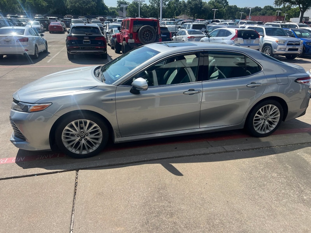 Used 2020 Toyota Camry Hybrid XLE Sedan