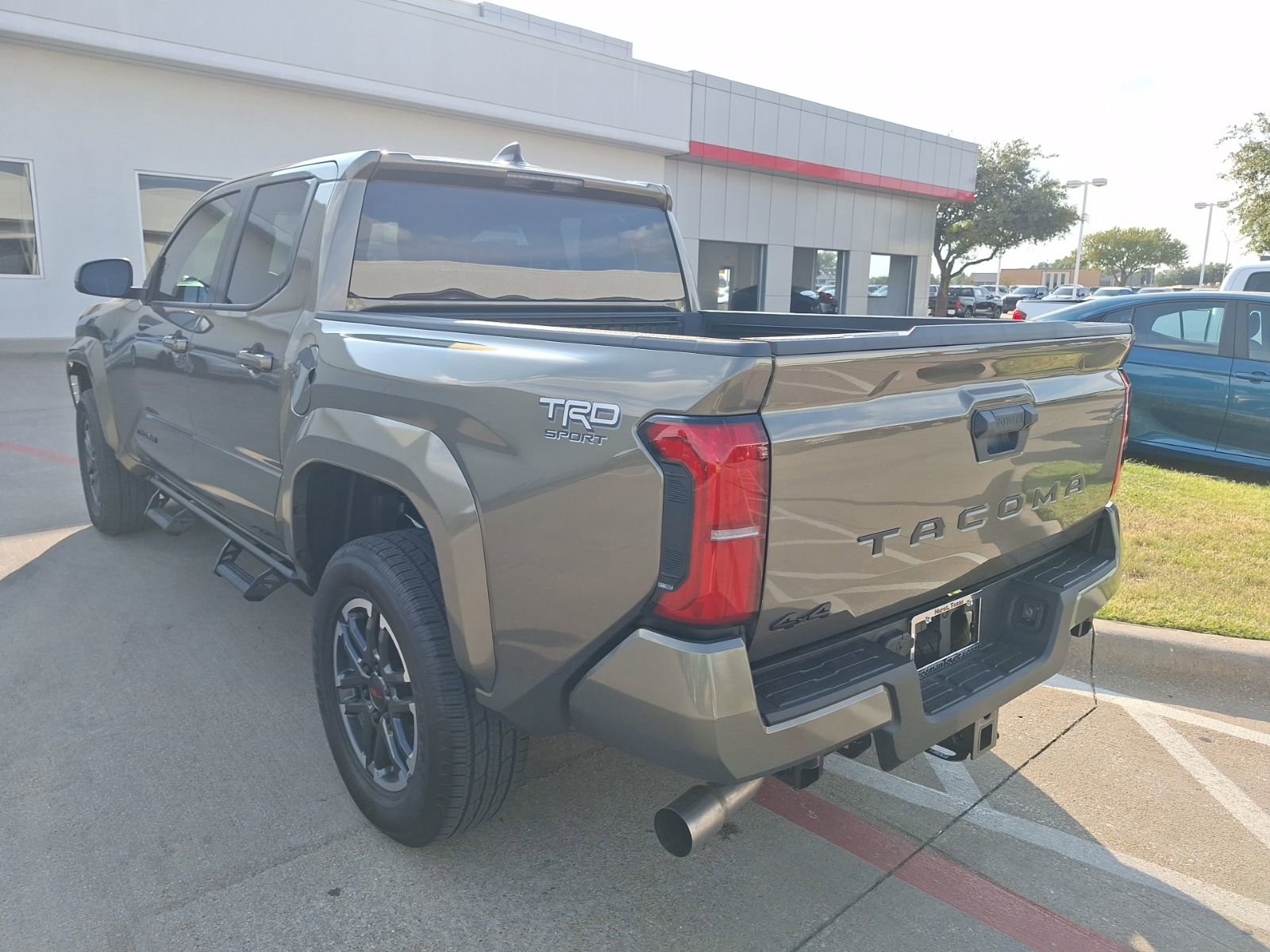 2025 Toyota Tacoma 4x4 photo 2