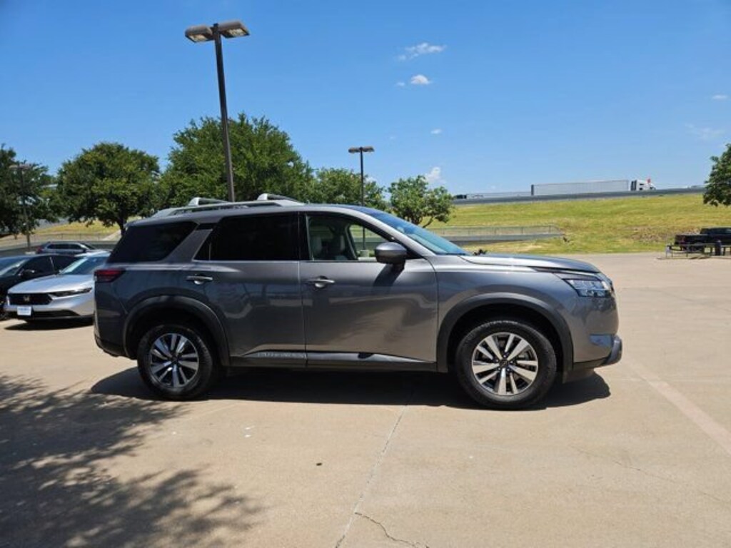 Used 2023 Nissan Pathfinder SL SUV