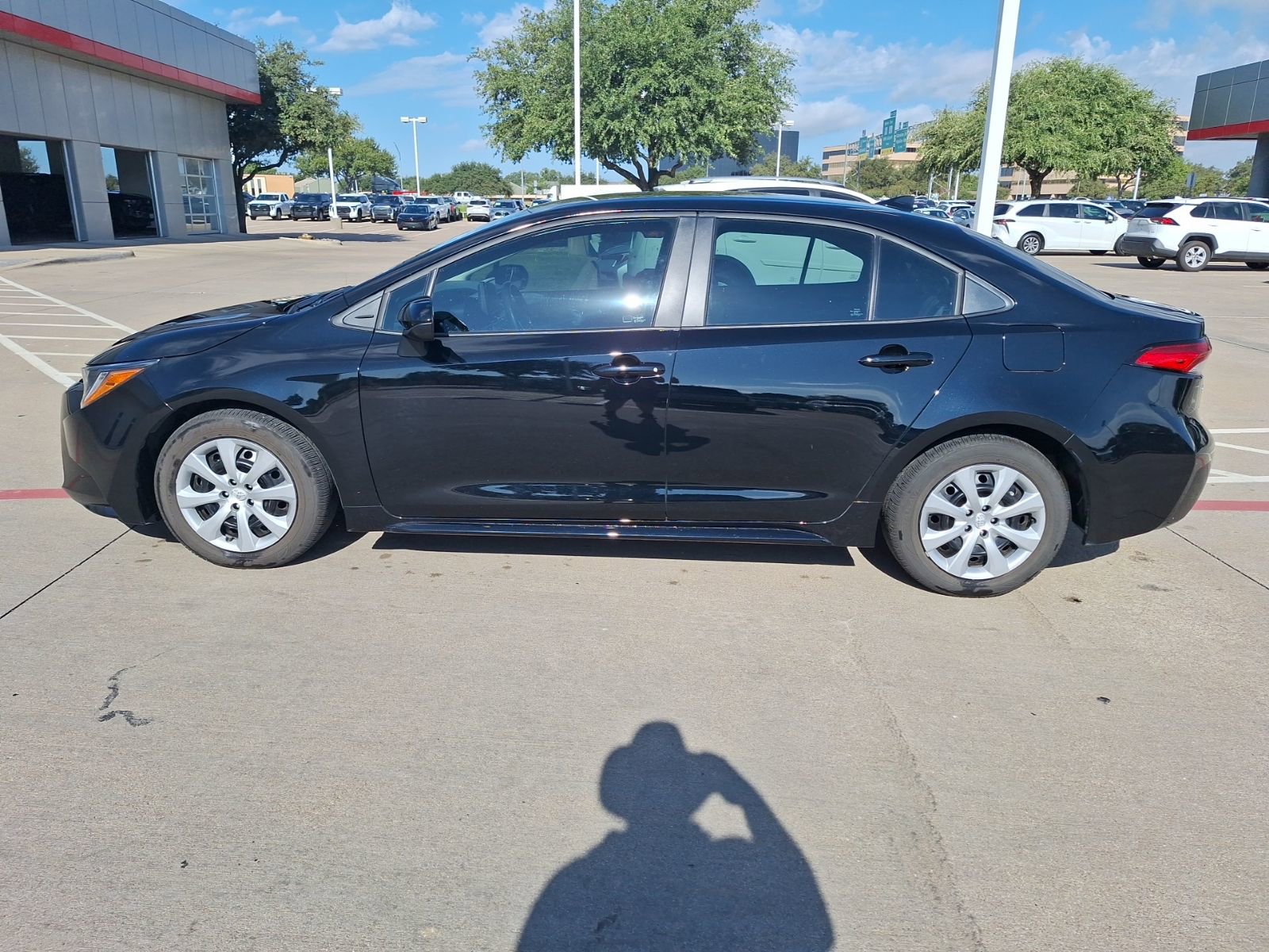 2024 Toyota Corolla LE photo 2