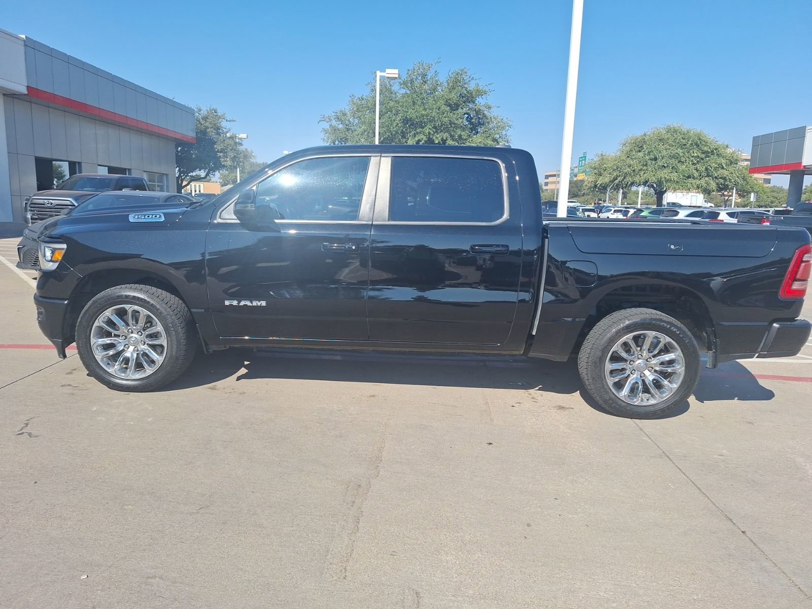 2023 Ram 1500 Laramie photo 2