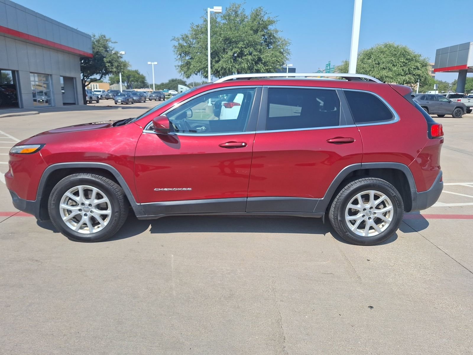 2016 Jeep Cherokee Latitude photo 2