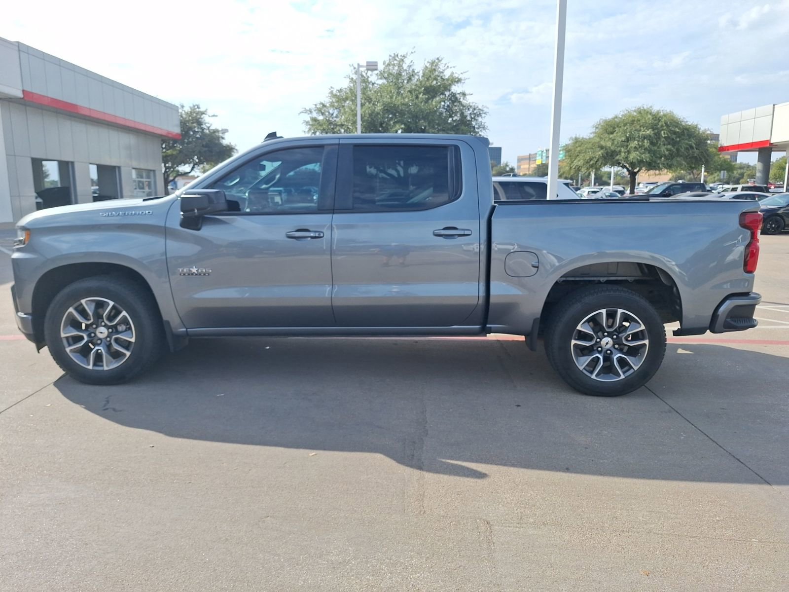 2020 Chevrolet Silverado 1500 Texas Edition photo 2