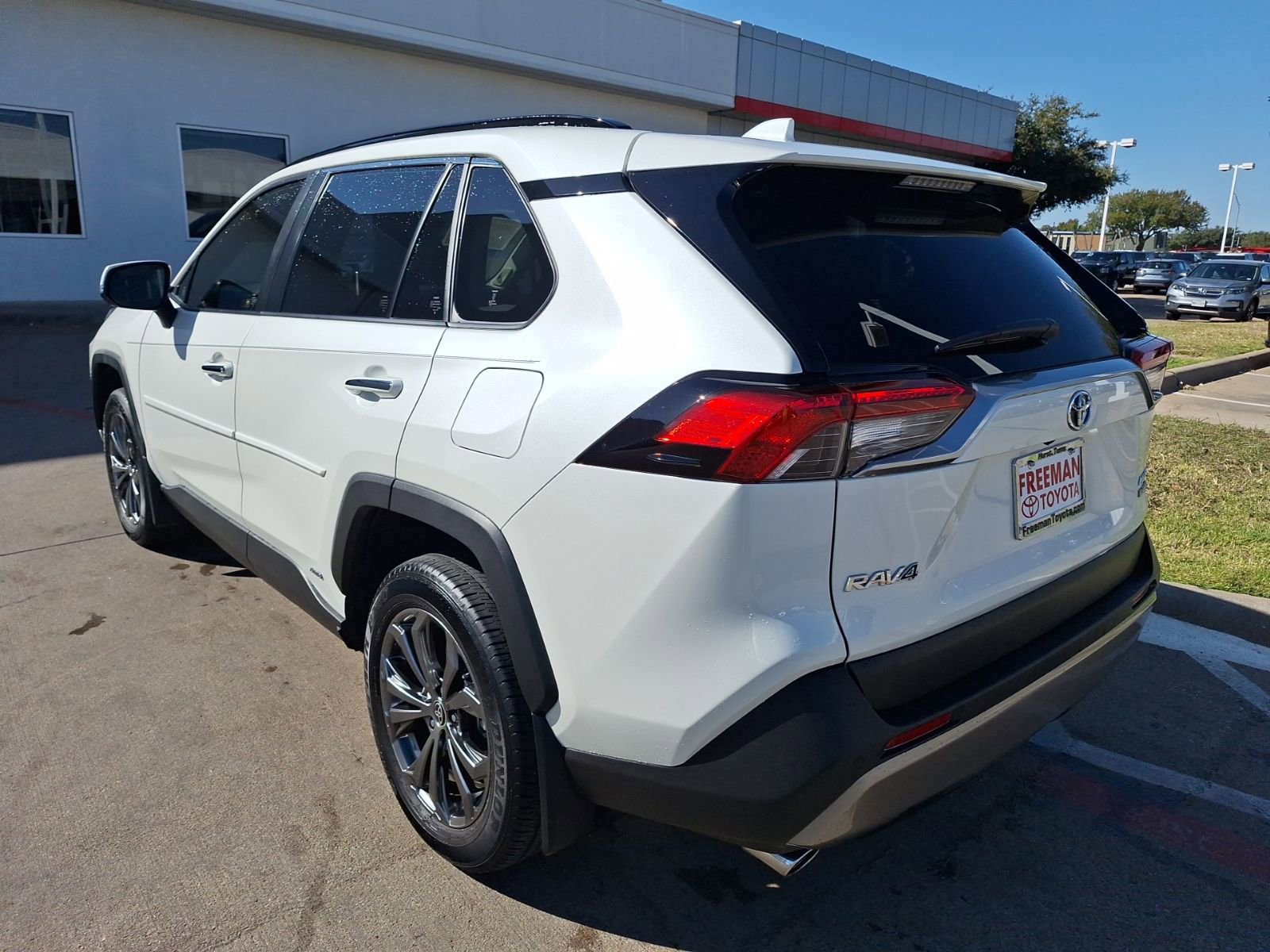2022 Toyota RAV4 Hybrid photo 2