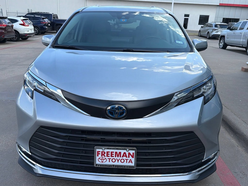 Used 2022 Toyota Sienna 8 Passenger Van Passenger Van