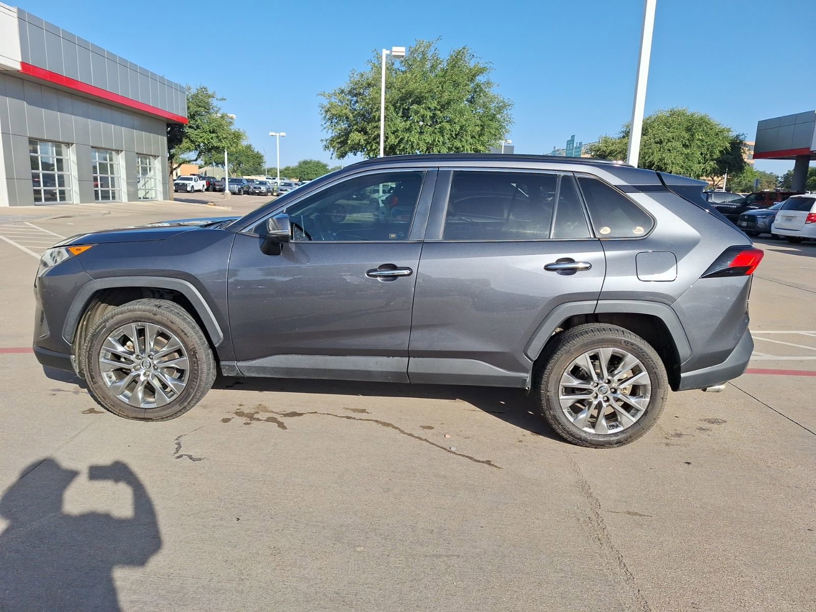 2020 Toyota RAV4 Limited photo 2