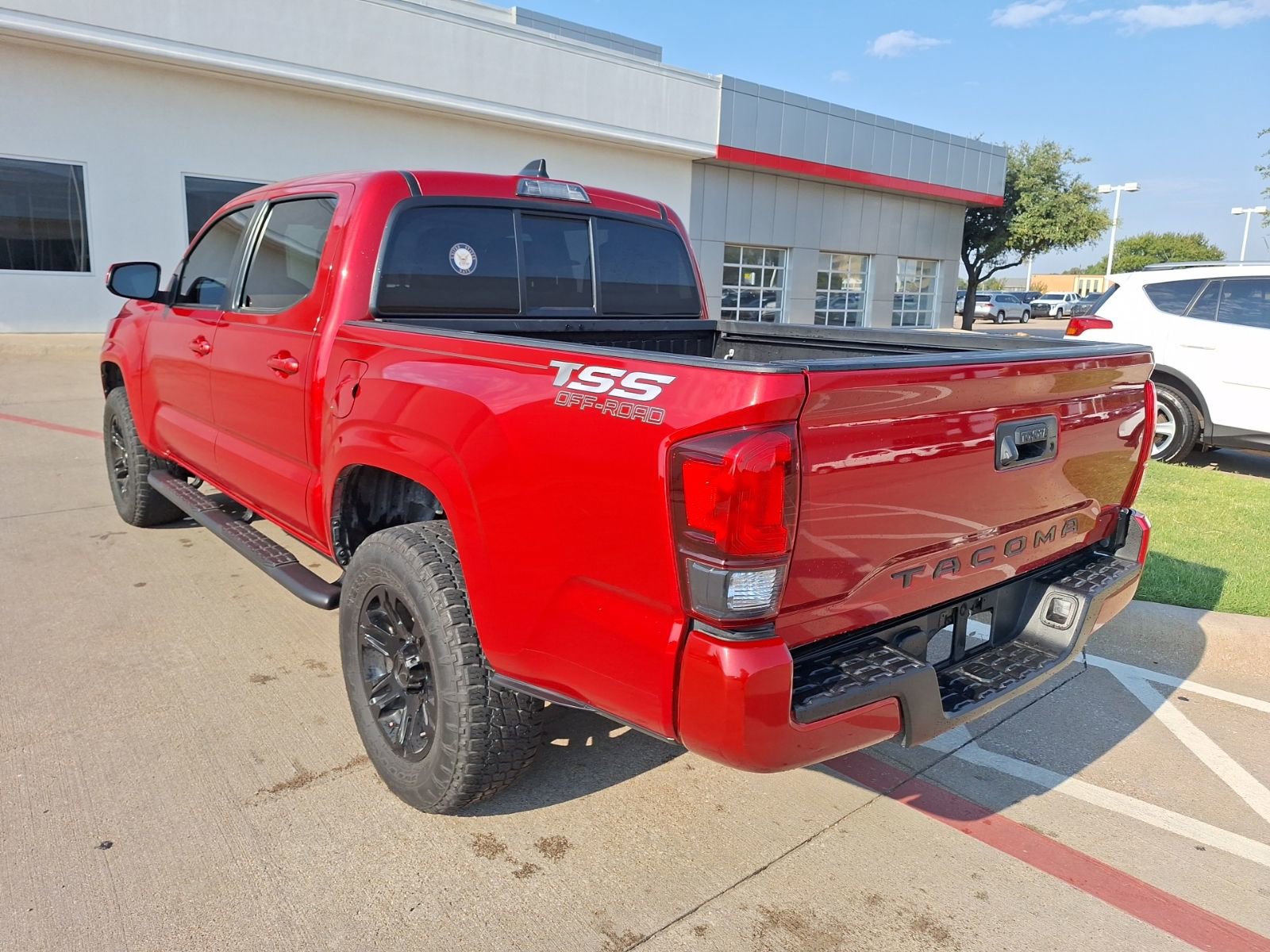 2021 Toyota Tacoma SR5 photo 2