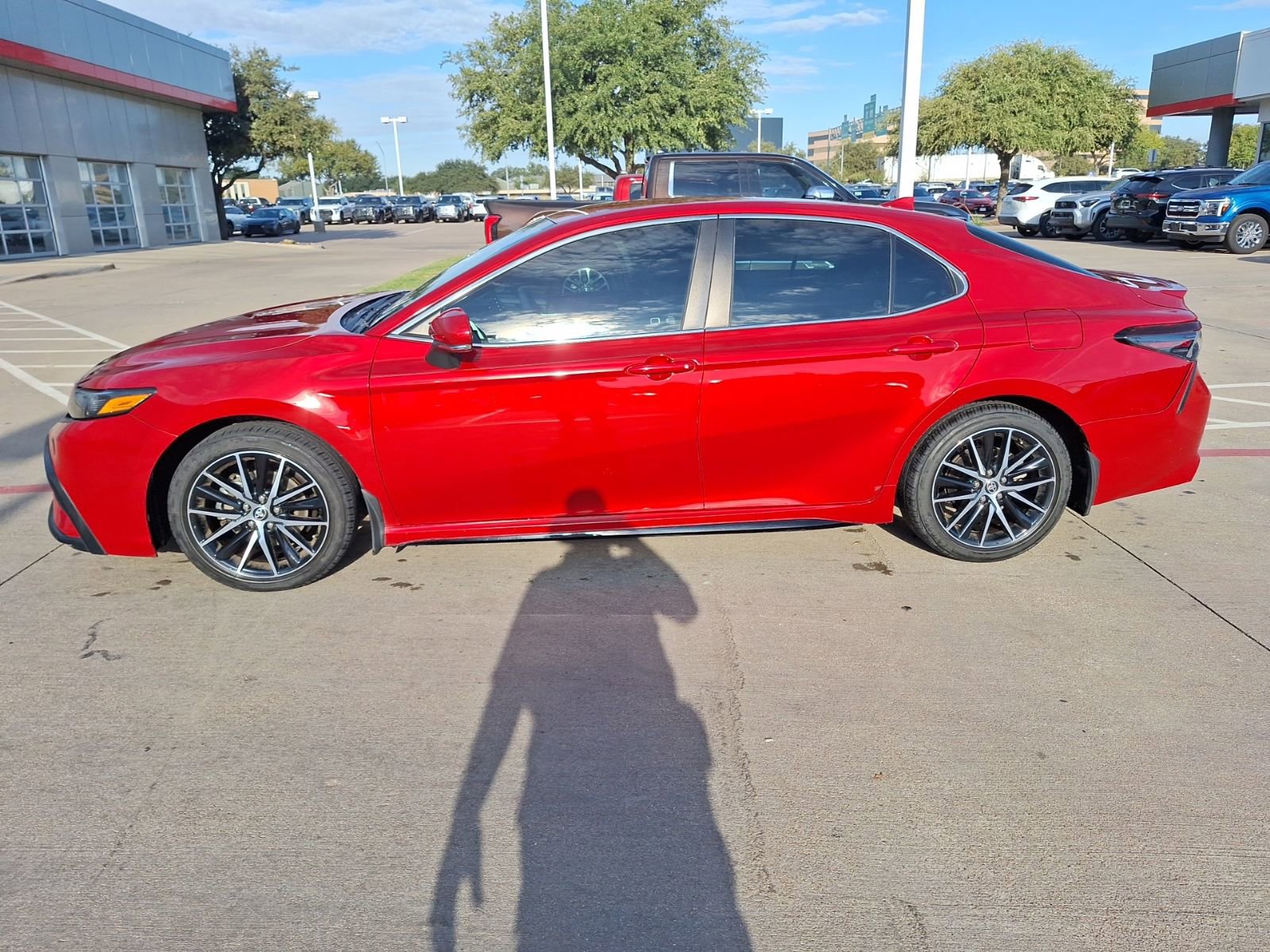 2023 Toyota Camry SE photo 2
