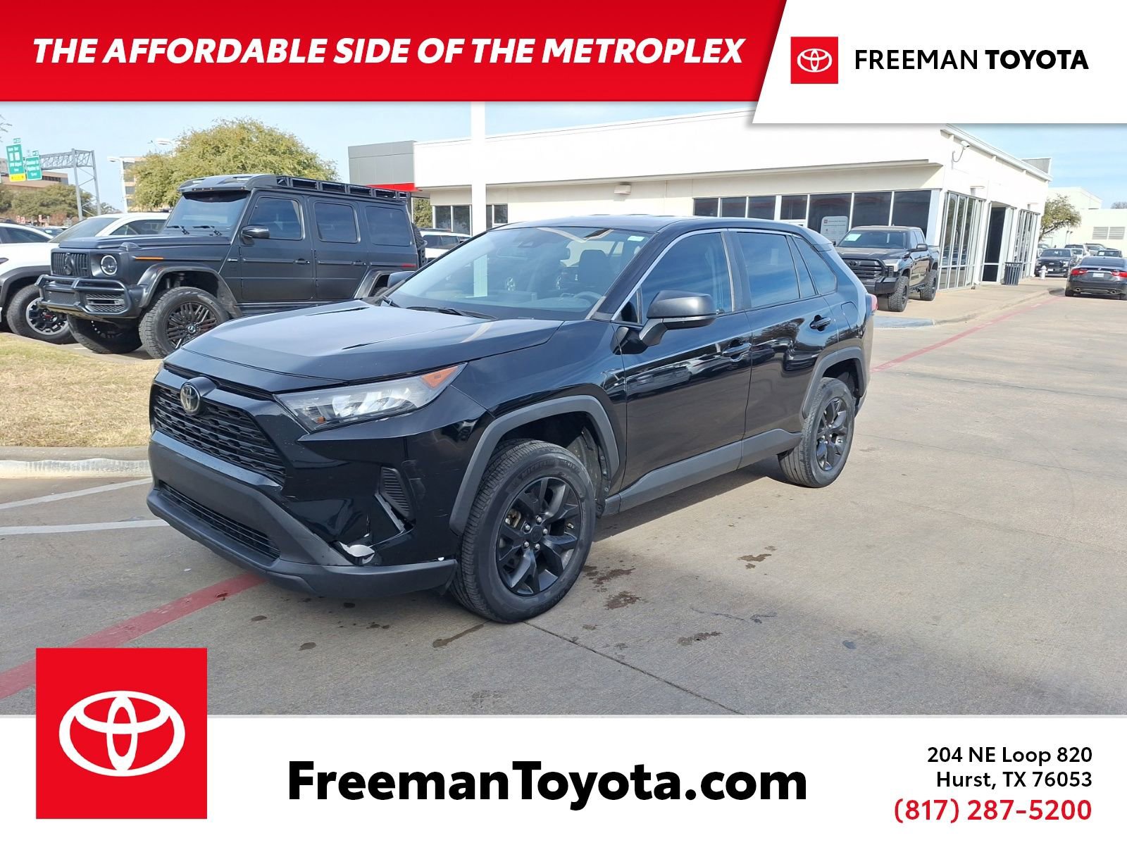 2022 Toyota RAV4 LE's photo