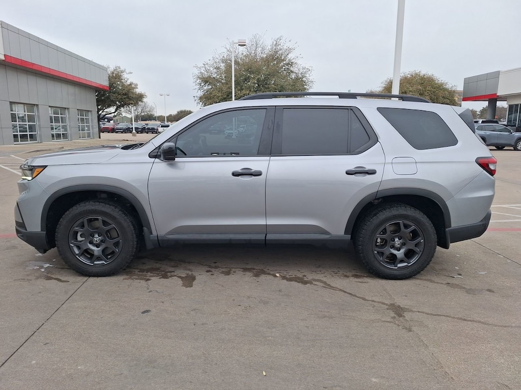 Used 2024 Honda Pilot TrailSport SUV
