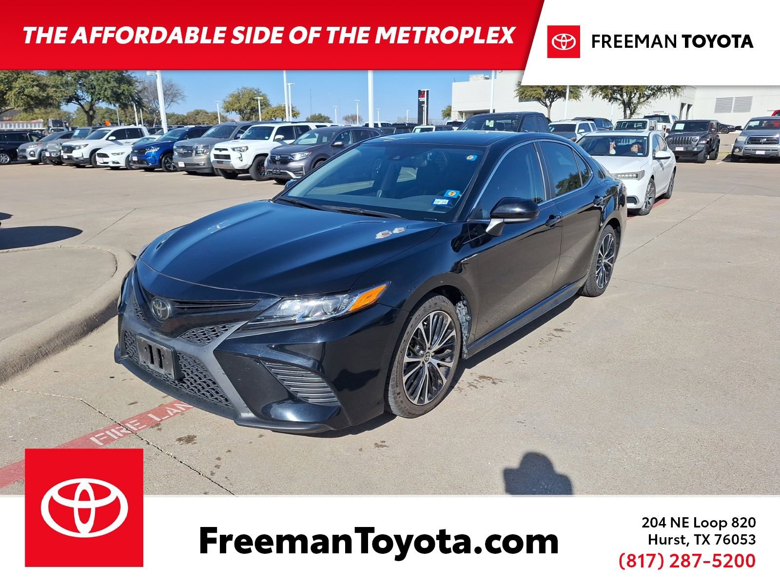 2020 Toyota Camry SE's photo