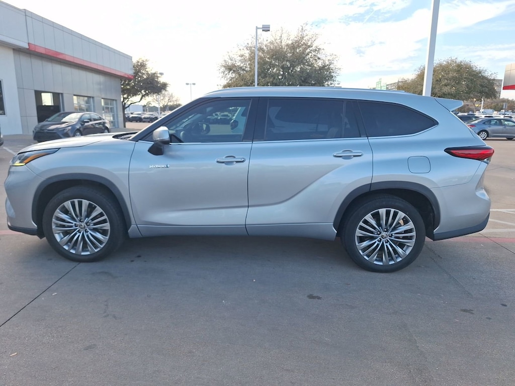 Used 2021 Toyota Highlander Hybrid Platinum SUV