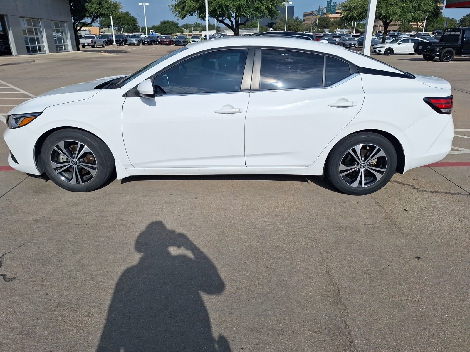 2022 Nissan Sentra SV photo 2
