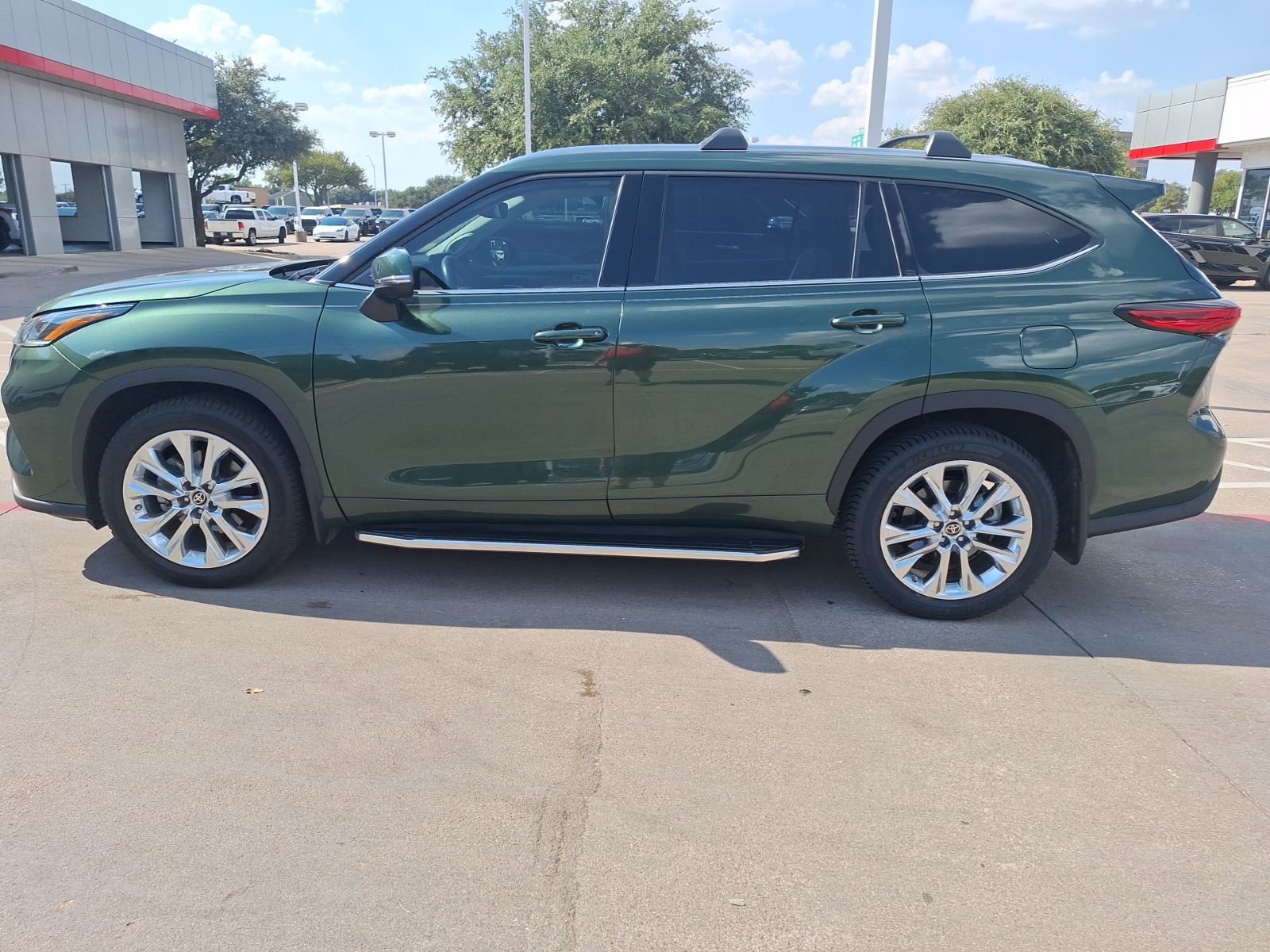 2023 Toyota Highlander Hybrid Limited photo 2