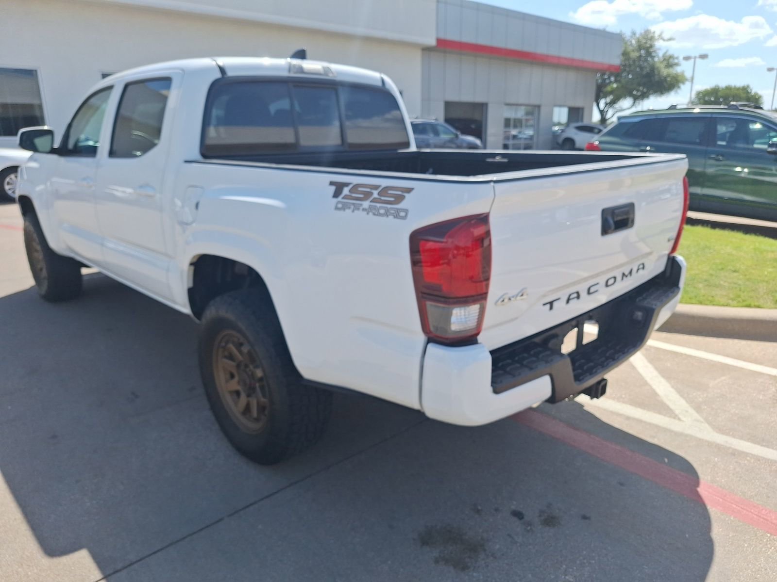 2023 Toyota Tacoma V6 4x4 photo 3