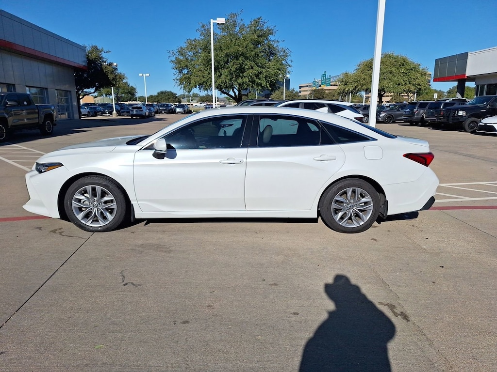 Used 2022 Toyota Avalon Hybrid XLE Plus Sedan