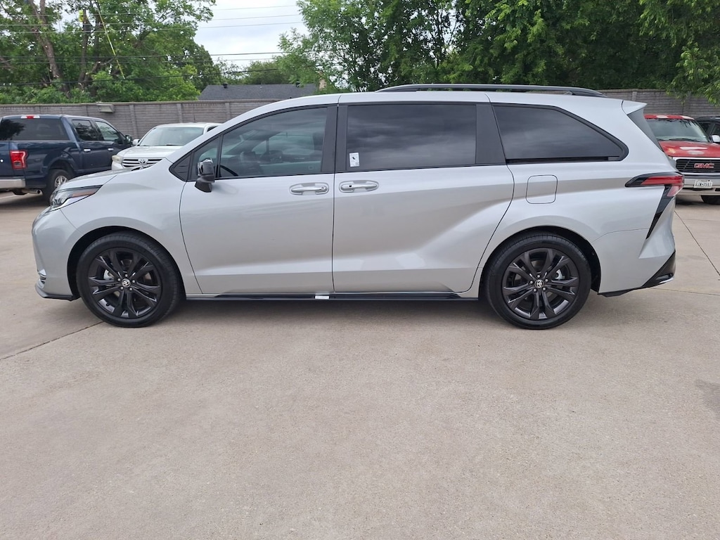 Used 2025 Toyota Sienna 7 Passenger Van Passenger Van