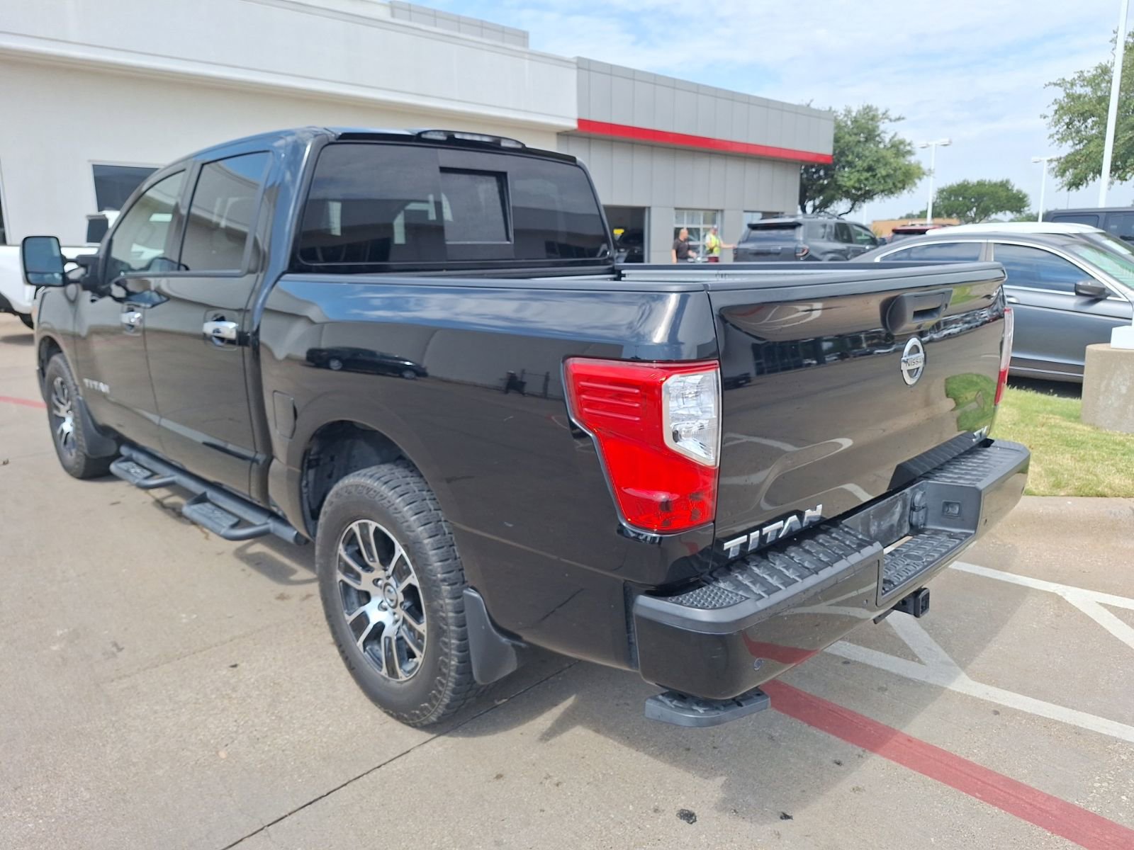 2021 Nissan Titan SV photo 3