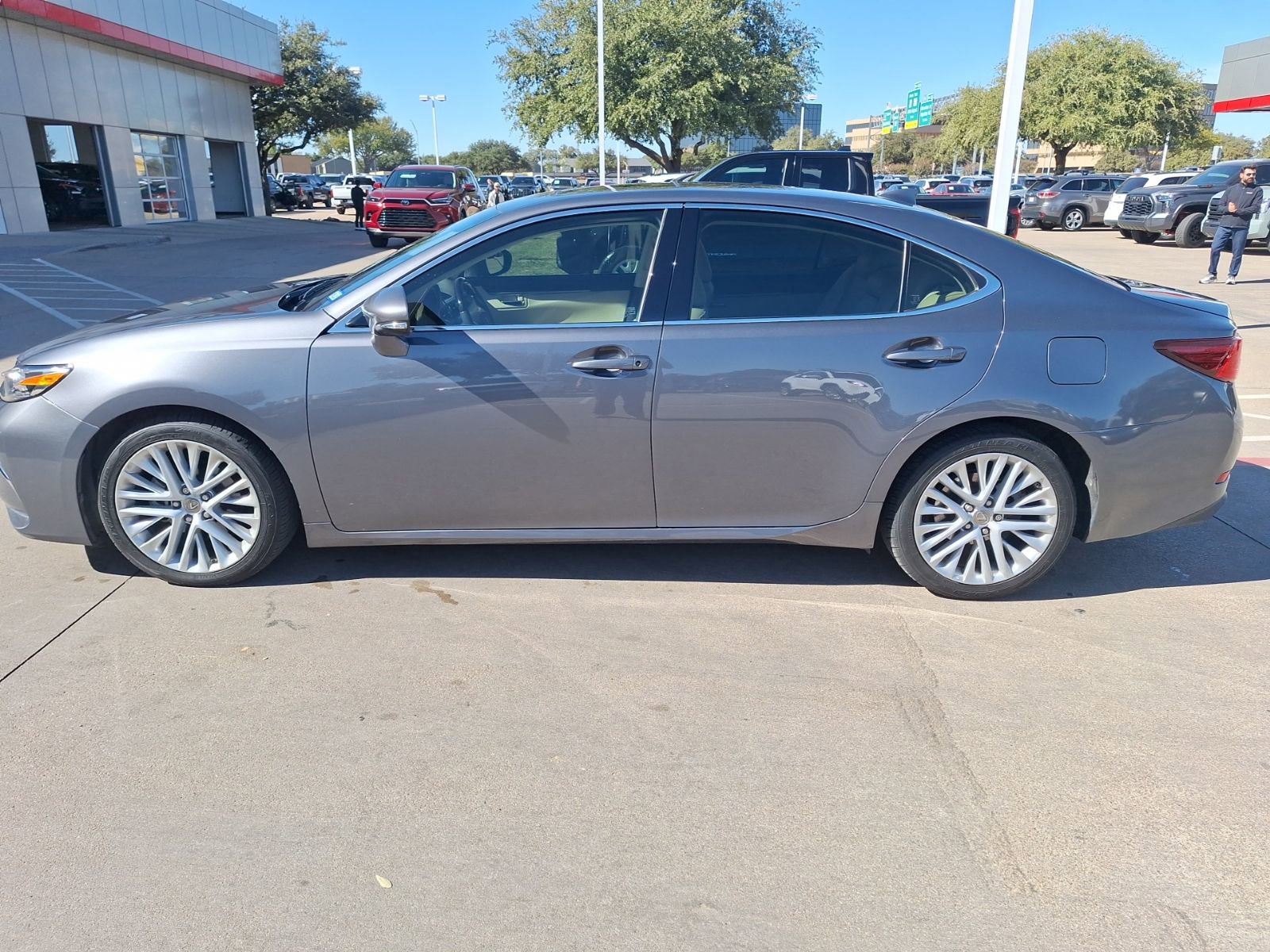 2016 Lexus ES 350 photo 2