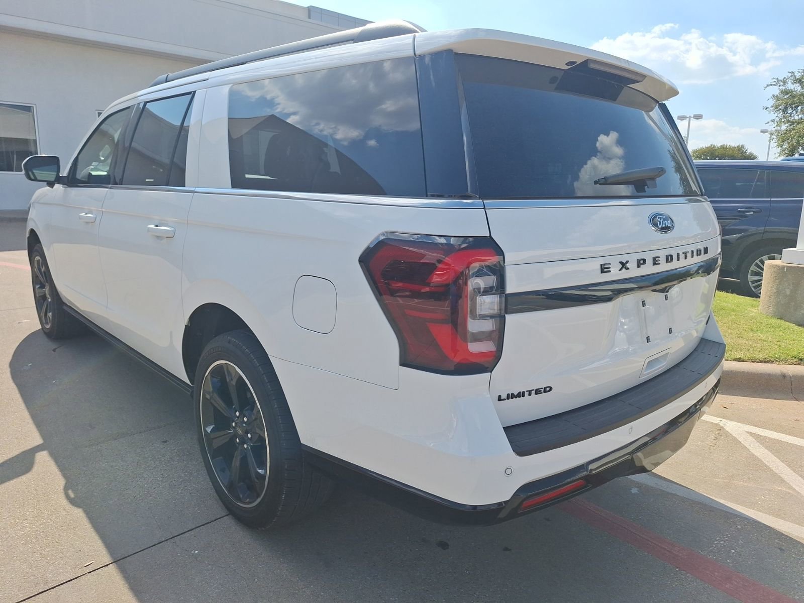 2022 Ford Expedition MAX Limited photo 3
