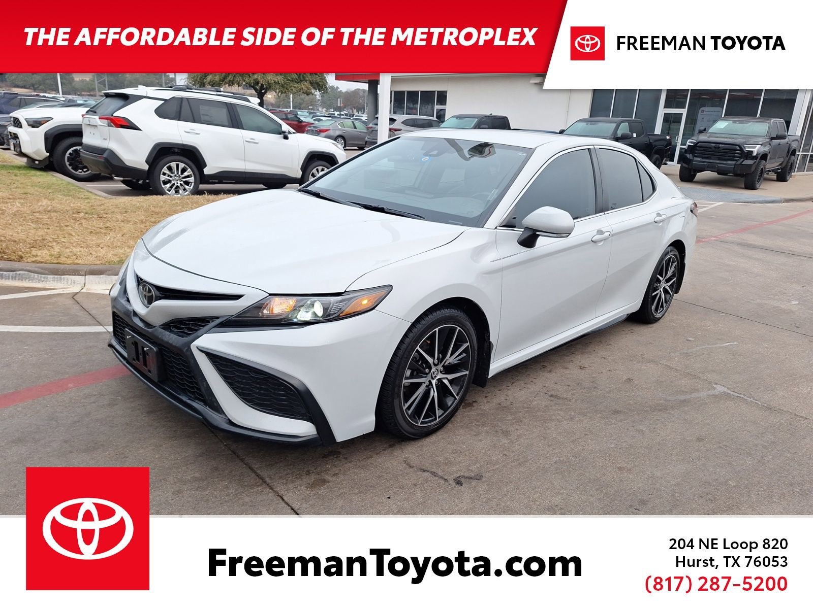 2023 Toyota Camry SE's photo