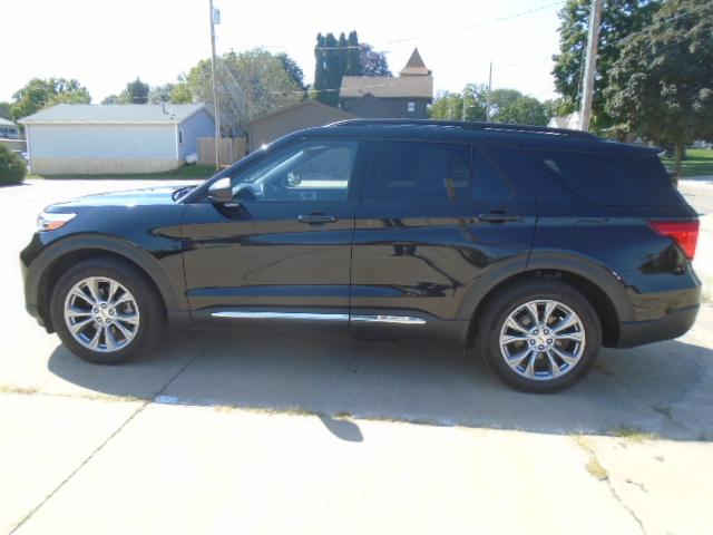 Used 2021 Ford Explorer XLT with VIN 1FMSK8DH8MGB23636 for sale in Monticello, IA