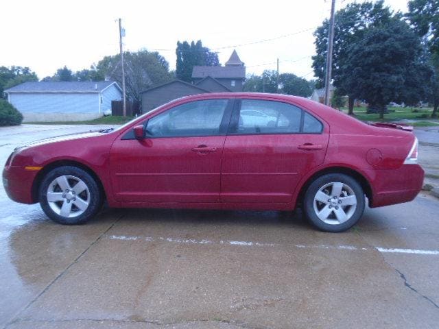 Used 2008 Ford Fusion SE with VIN 3FAHP07Z78R271335 for sale in Monticello, IA