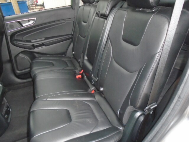 2022 Ford Edge Titanium photo 3