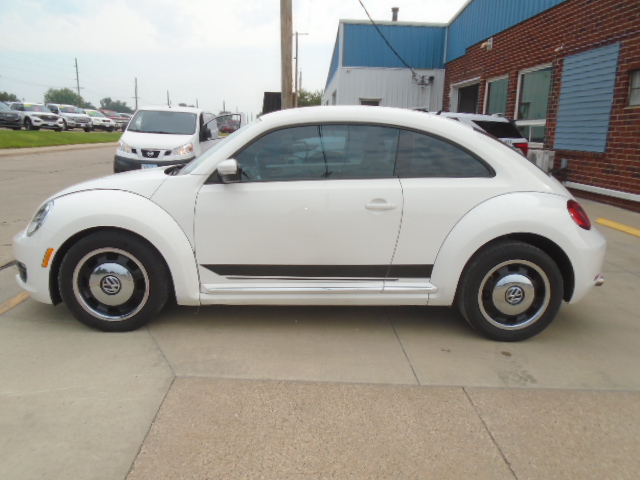 Used 2012 Volkswagen Beetle 2.5 with VIN 3VWHP7AT5CM622723 for sale in Monticello, IA