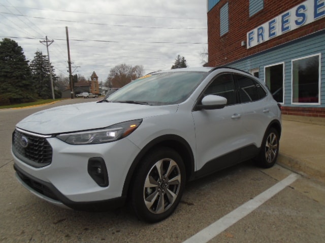 2025 Ford Escape Platinum's photo