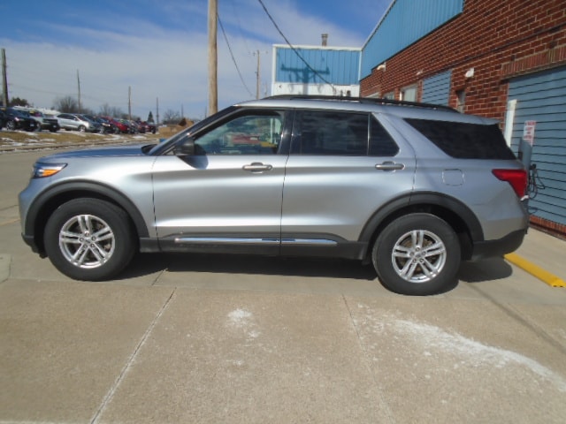 Used 2020 Ford Explorer XLT with VIN 1FMSK8DH1LGC88717 for sale in Monticello, IA