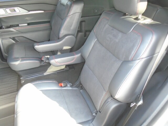 2025 Ford Explorer ST photo 3