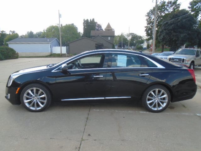 Used 2013 Cadillac XTS Luxury Collection with VIN 2G61P5S34D9109824 for sale in Monticello, IA