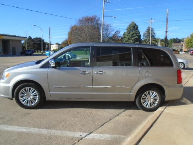 Used 2015 Chrysler Town & Country Touring-L with VIN 2C4RC1CGXFR627865 for sale in Monticello, IA
