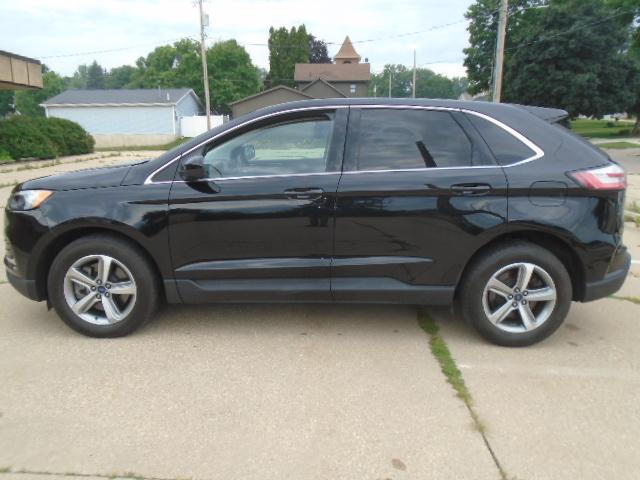 2022 Ford Edge SEL photo 2
