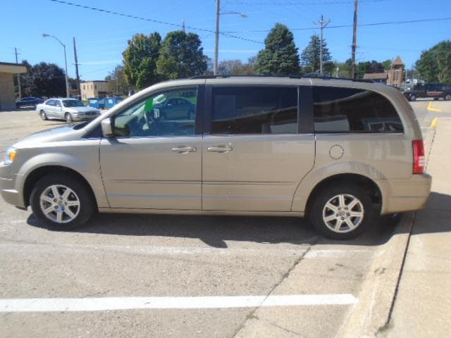 Used 2008 Chrysler Town & Country Touring with VIN 2A8HR54P68R635229 for sale in Monticello, IA