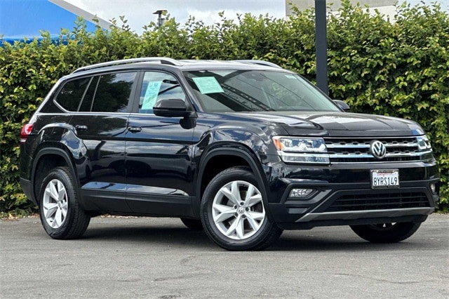 Used 2018 Volkswagen Atlas SE w/Tech with VIN 1V2LR2CA3JC587134 for sale in Santa Ana, CA