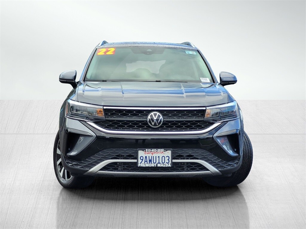 2022 Volkswagen Taos SE photo 2
